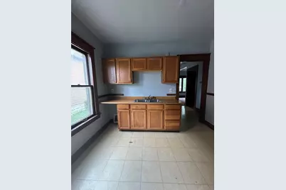 2222 W Finn Pl, Milwaukee, WI 53206 - Photo 10