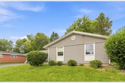 3121  Windsor Ln, Janesville, WI 53546 - Photo 2