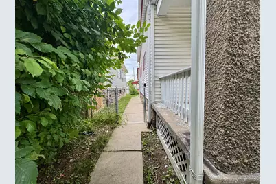 3935A N 13th St #Upper, Milwaukee, WI 53206 - Photo 2