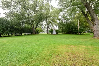 W276N1606  Spring Creek Dr, Pewaukee, WI 53072 - Photo 4
