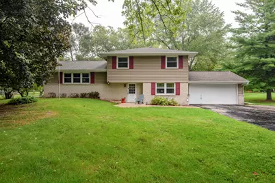 W276N1606  Spring Creek Dr, Pewaukee, WI 53072 - Photo 1