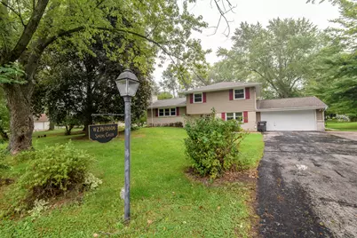 W276N1606  Spring Creek Dr, Pewaukee, WI 53072 - Photo 2