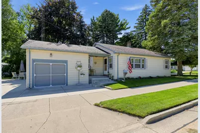 2515  Dombrowski Blvd, Racine, WI 53405 - Photo 2