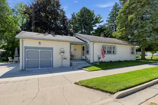 2515 Dombrowski Blvd, Racine, WI 53405 - Photo 2