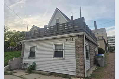 2028 W Michigan St, Milwaukee, WI 53233 - Photo 32