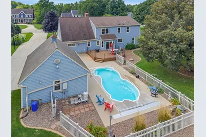 149  Hickory Dr, Delafield, WI 53018 - Photo 2