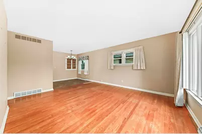 2526 S 83rd St, West Allis, WI 53219 - Photo 4