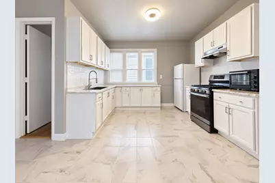 2563 S 8th St, Milwaukee, WI 53215 - Photo 12