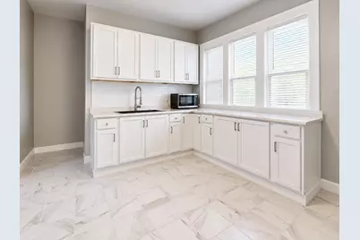 2563 S 8th St, Milwaukee, WI 53215 - Photo 10