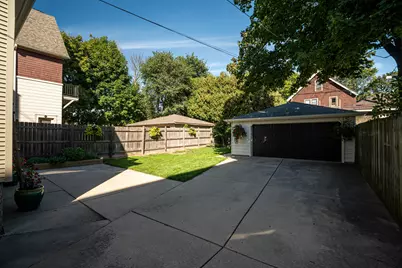 2854 N Murray Ave, Milwaukee, WI 53211 - Photo 40