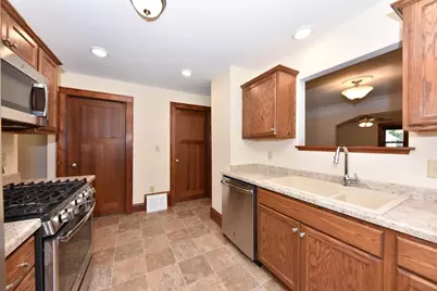 2625 N 69th St #2625A, Wauwatosa, WI 53213 - Photo 14