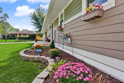 14707 W Gatewood Ct, New Berlin, WI 53151 - Photo 4
