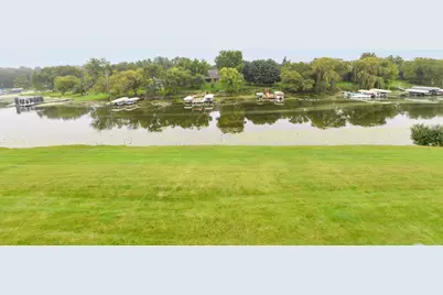 2226  Landings Ln, Delavan, WI 53115 - Photo 10