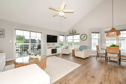 2226  Landings Ln, Delavan, WI 53115 - Photo 6