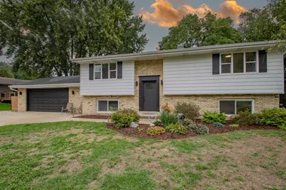 513  Mary Knoll Ln, Watertown, WI 53098 - Photo 2