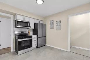 7118 W Medford Ave, Milwaukee, WI 53218 - Photo 12
