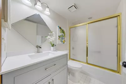 3942 N Oakland Ave #135, Shorewood, WI 53211 - Photo 12