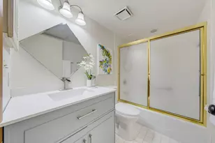 3942 N Oakland Ave, Shorewood, WI 53211 - Photo 12