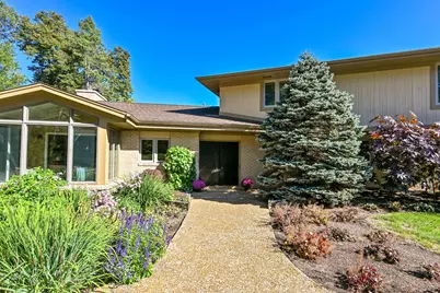 1956 W Windsor Cir, Glendale, WI 53209 - Photo 2