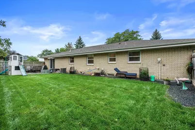 4800  Sussex Ln, Greendale, WI 53129 - Photo 36