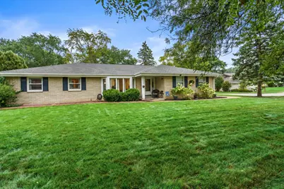 4800  Sussex Ln, Greendale, WI 53129 - Photo 2