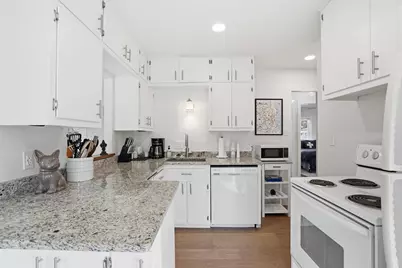 9155 W Park Hill Ave, Milwaukee, WI 53226 - Photo 4