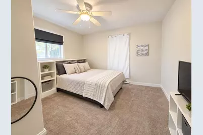 2009 S 14th St #2011, Sheboygan, WI 53081 - Photo 12