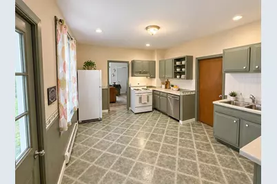 2009 S 14th St #2011, Sheboygan, WI 53081 - Photo 10