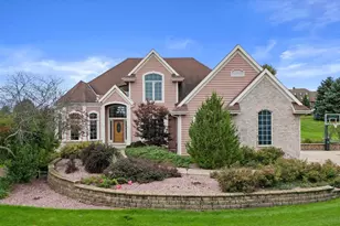 W287N921 Bedouin Ct, Delafield, WI 53188 - Photo 1