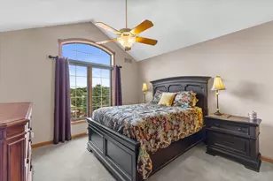 W287N921 Bedouin Ct, Delafield, WI 53188 - Photo 36