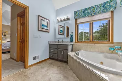 W287N921  Bedouin Ct, Delafield, WI 53188 - Photo 30