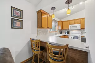 435 W Aspen Dr, Oak Creek, WI 53154 - Photo 6