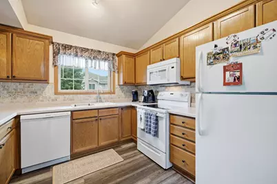 435 W Aspen Dr #15, Oak Creek, WI 53154 - Photo 4