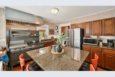 1569 N Warren Ave, Milwaukee, WI 53202 - Photo 14