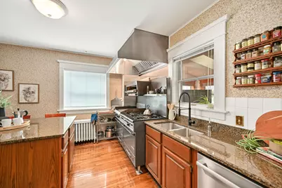 1569 N Warren Ave, Milwaukee, WI 53202 - Photo 16