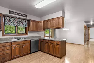 1378 Irving Cir, Manitowoc, WI 54220 - Photo 10