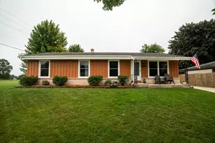 1614 N Lakeview Ave, Port Washington, WI 53074 - Photo 1