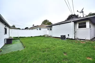 8945 W Herbert Ave, Milwaukee, WI 53225 - Photo 26