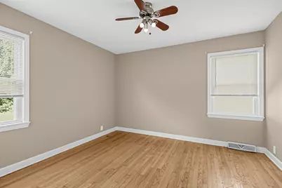 4913 N 74th St, Milwaukee, WI 53218 - Photo 12