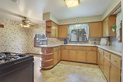 6536  Pershing Blvd, Kenosha, WI 53142 - Photo 8