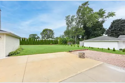 8935 N Navajo Rd, Bayside, WI 53217 - Photo 36