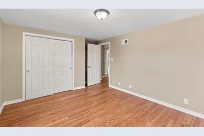 7438 N Seneca Rd, Fox Point, WI 53217 - Photo 30