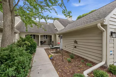 10305 N Adams Ct, Mequon, WI 53092 - Photo 2