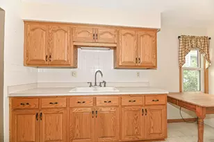 2425 S 63rd St, West Allis, WI 53219 - Photo 10