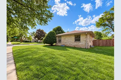 8706 W Courtland Ave, Milwaukee, WI 53225 - Photo 6