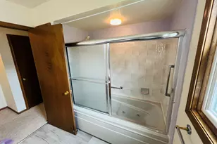 8815 S Castle Ct, Franklin, WI 53132 - Photo 26