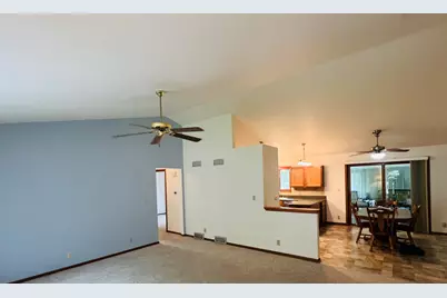 8815 S Castle Ct, Franklin, WI 53132 - Photo 6