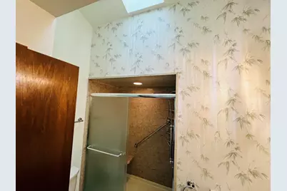 8815 S Castle Ct, Franklin, WI 53132 - Photo 24
