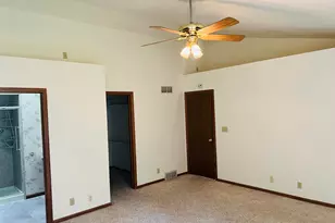 8815 S Castle Ct, Franklin, WI 53132 - Photo 16