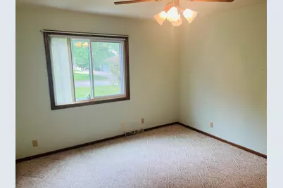 8815 S Castle Ct, Franklin, WI 53132 - Photo 26